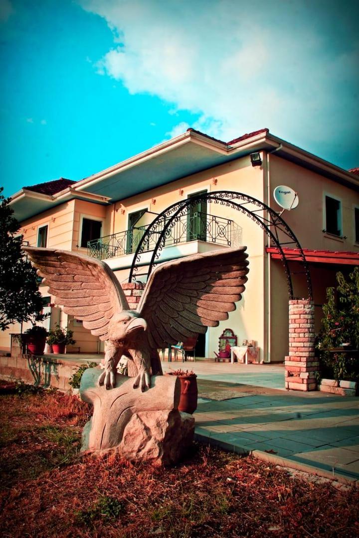 Guesthouse Bizani Neo Mpizani Buitenkant foto