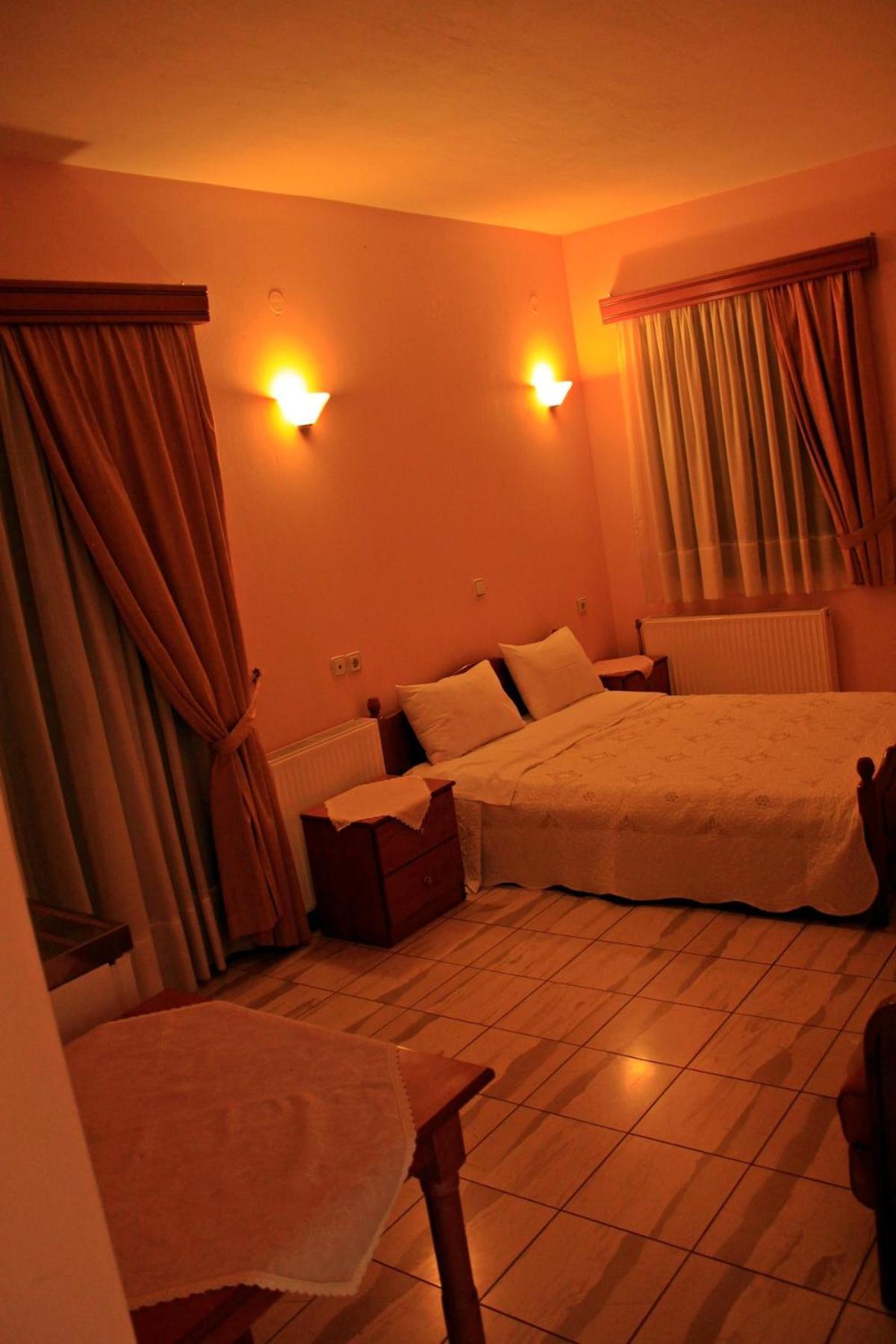Guesthouse Bizani Neo Mpizani Buitenkant foto